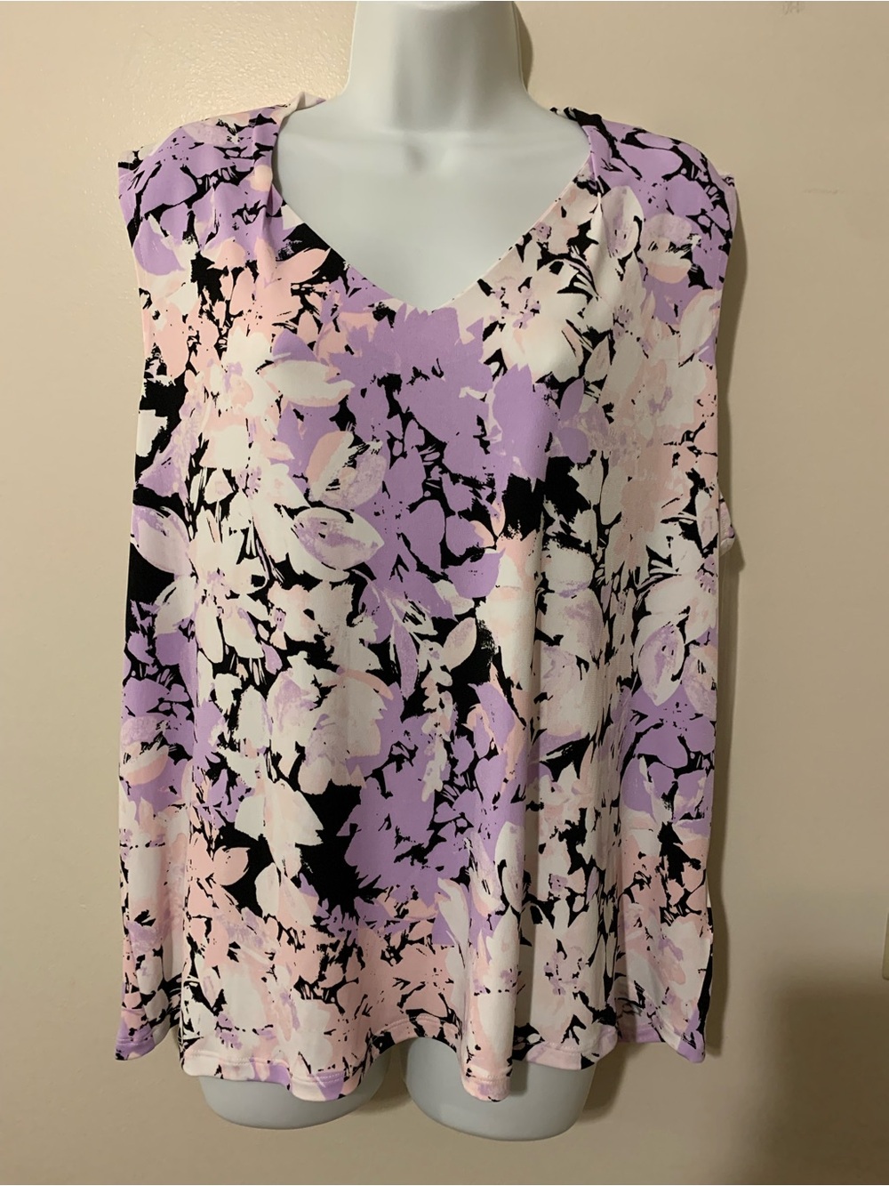 Kasper Lavender Pink Black Floral V-Neck Sleeveless Top